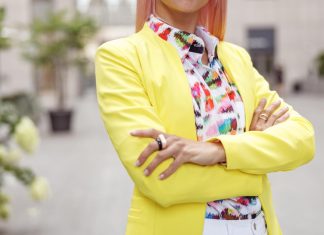 Blouses colorées et chemises classiques : des tenues tendance pour le bureau ! Blouses colorées et chemises classiques : des tenues tendance pour le bureau !